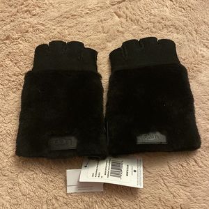 UGG Sheepskin Fingerless Gloves 🧤